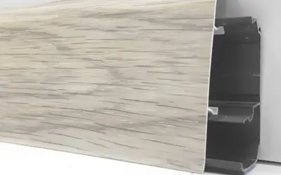 Плинтус напольный ПВХ Декор Пласт 67 мм LL004 Аруша Светло-Серый