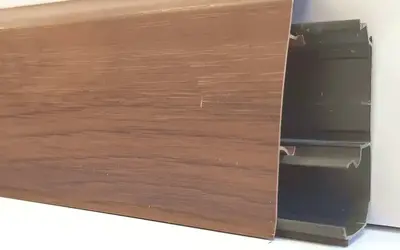 Плинтус напольный ПВХ Декор Пласт 67 мм LL019 Орех Шоколадный