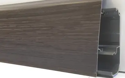 Плинтус напольный ПВХ Декор Пласт 67 мм LL026 Зебрано Черно - Коричневый